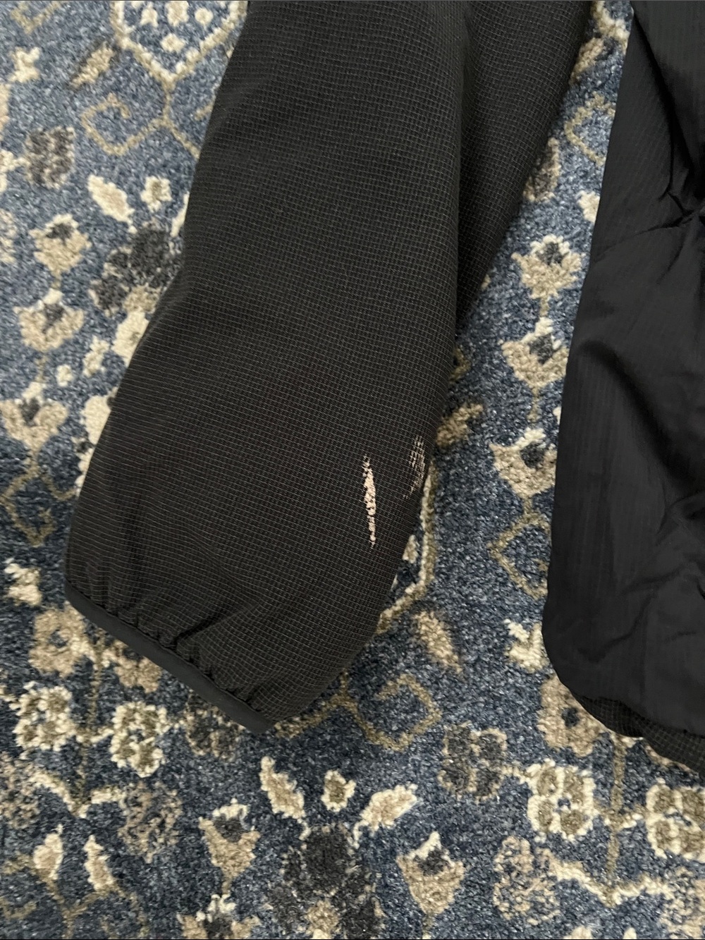 The North Face Black Men's Insulated Puffer Jacket - Picture 7 of 8